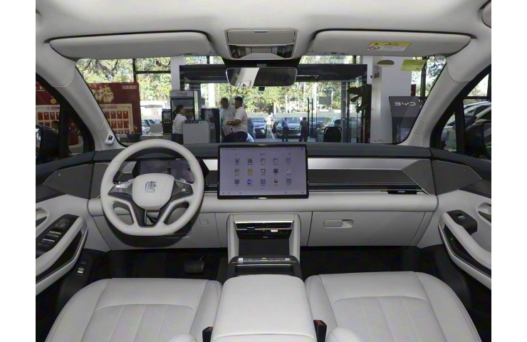 BYD Tang L 670km Base