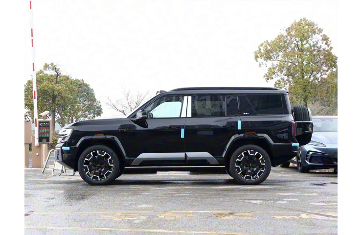 FCB Leopard 8 Luxury 6