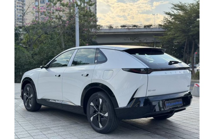 Mazda EZ-60 DM 200KM PRO