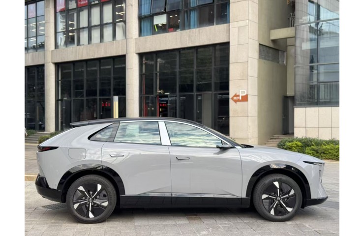 Mazda EZ-60 DM 200KM Air +